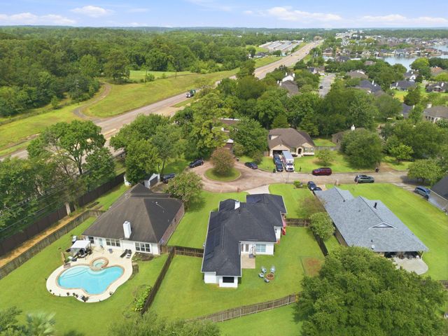 199 Kings Point Street, Conroe, TX 77356
