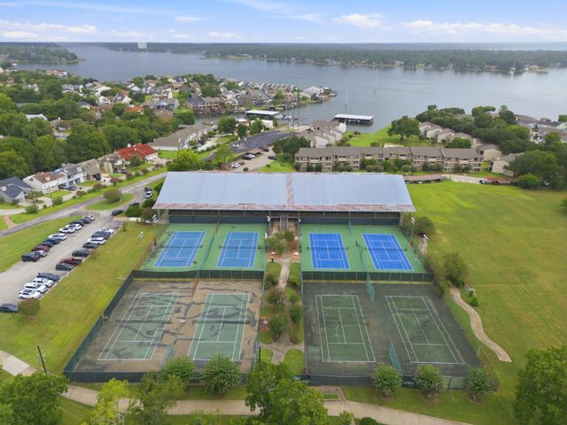 199 Kings Point Street, Conroe, TX 77356