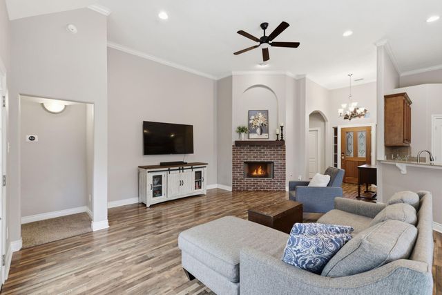 199 Kings Point Street, Conroe, TX 77356