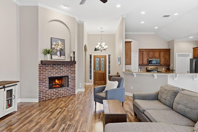 199 Kings Point Street, Conroe, TX 77356