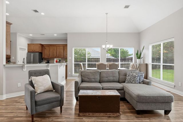 199 Kings Point Street, Conroe, TX 77356