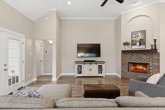199 Kings Point Street, Conroe, TX 77356