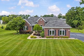 1131 Thorn Ridge Drive, Hartland Township, MI 48843