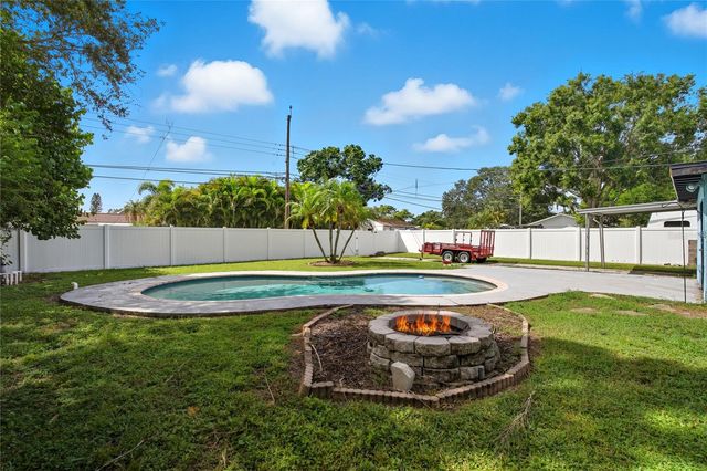 758 42ND AVENUE NE, St Petersburg, FL 33703