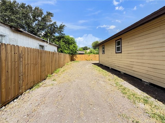 705 Seminole St, Corpus Christi, TX 78405