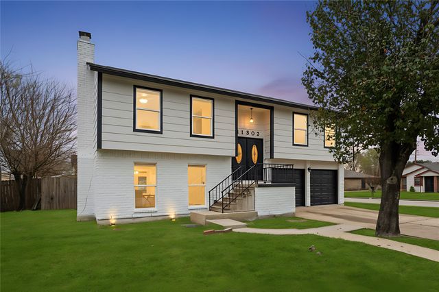 11302 White Gate Lane, Houston, TX 77067