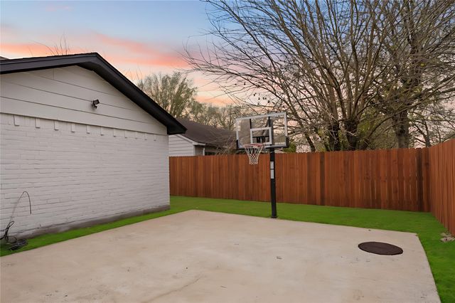 11302 White Gate Lane, Houston, TX 77067