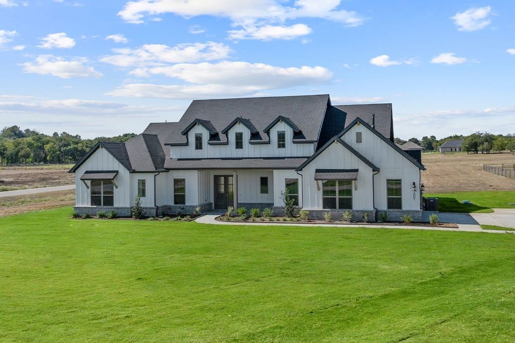 2001 Veal Circle, Springtown, TX 76085