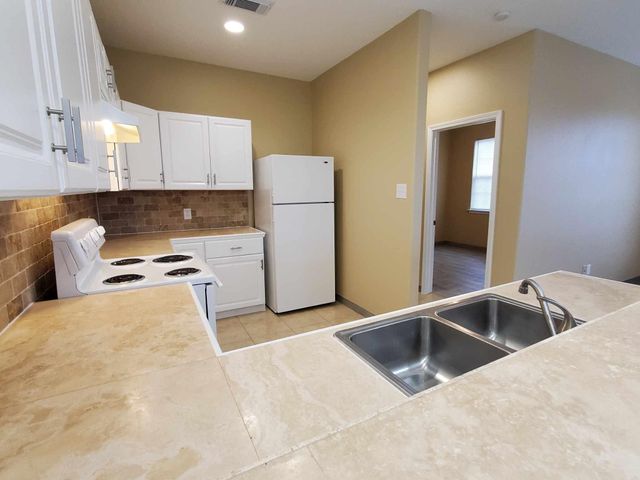 527 12th Street Street, San Leon, TX 77539