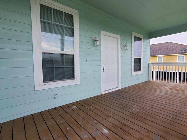 527 12th Street Street, San Leon, TX 77539