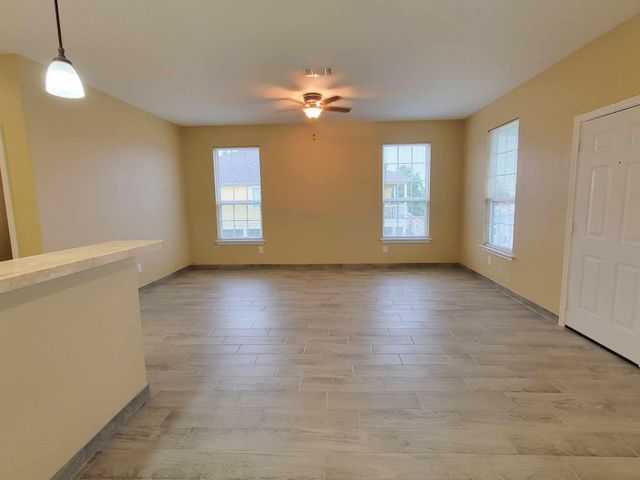 527 12th Street Street, San Leon, TX 77539