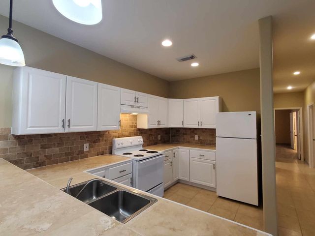 527 12th Street Street, San Leon, TX 77539