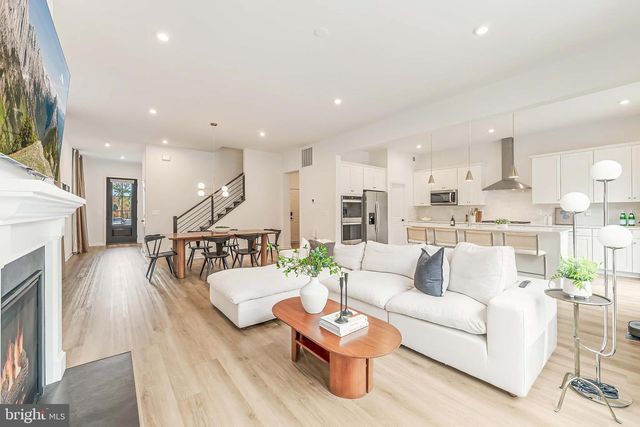 18260 MOSS GARDEN RD, Dumfries, VA 22026