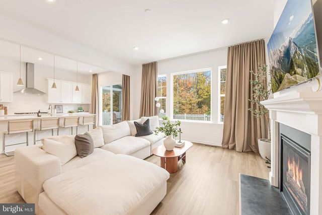 18260 MOSS GARDEN RD, Dumfries, VA 22026