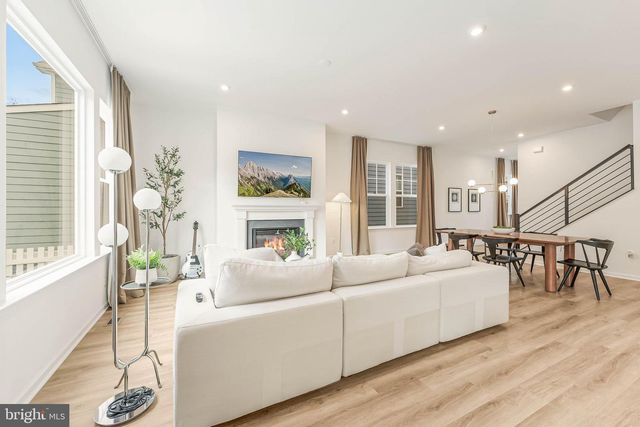 18260 MOSS GARDEN RD, Dumfries, VA 22026