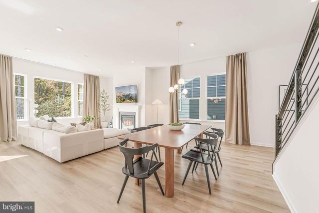 18260 MOSS GARDEN RD, Dumfries, VA 22026