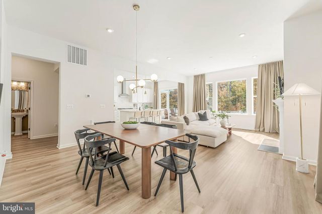 18260 MOSS GARDEN RD, Dumfries, VA 22026