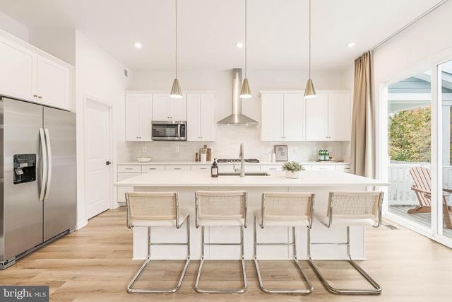 18260 MOSS GARDEN RD, Dumfries, VA 22026