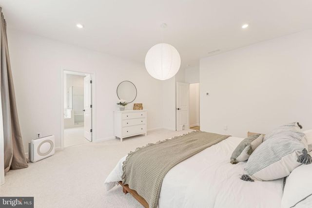 18260 MOSS GARDEN RD, Dumfries, VA 22026