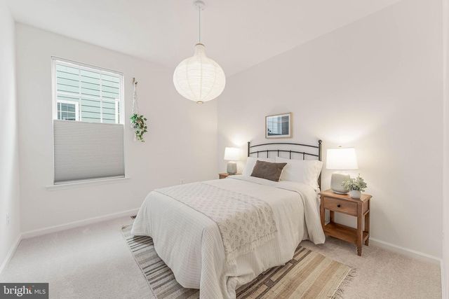 18260 MOSS GARDEN RD, Dumfries, VA 22026