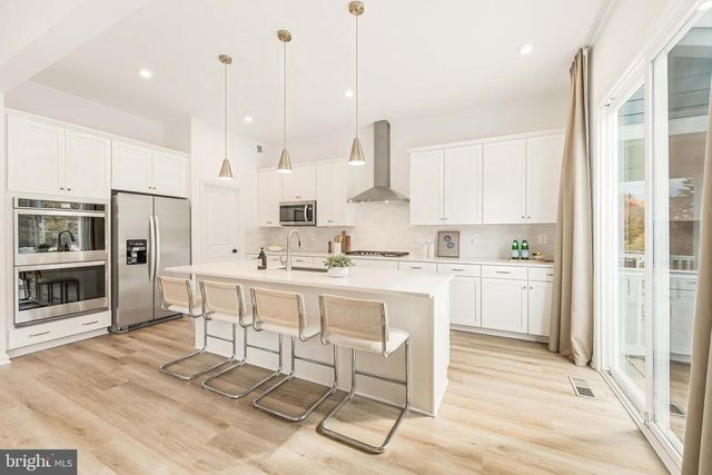 18260 MOSS GARDEN RD, Dumfries, VA 22026