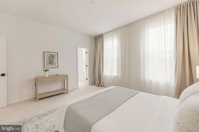 18260 MOSS GARDEN RD, Dumfries, VA 22026