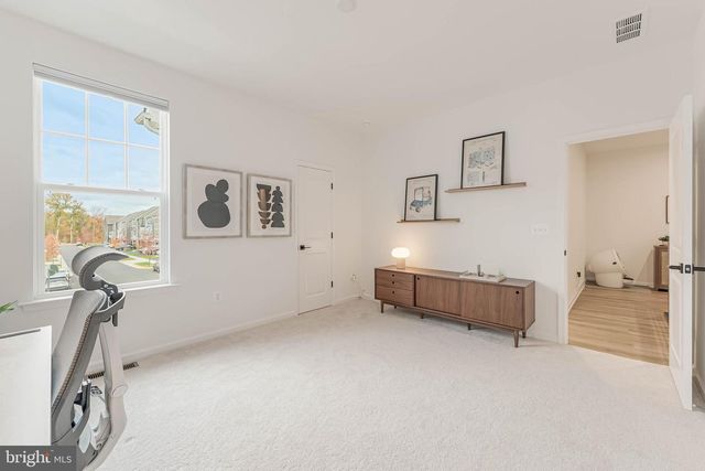 18260 MOSS GARDEN RD, Dumfries, VA 22026