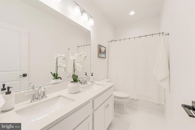 18260 MOSS GARDEN RD, Dumfries, VA 22026