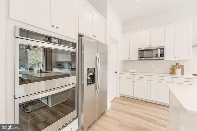 18260 MOSS GARDEN RD, Dumfries, VA 22026