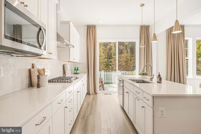 18260 MOSS GARDEN RD, Dumfries, VA 22026