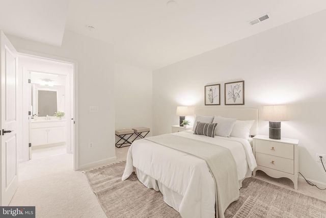 18260 MOSS GARDEN RD, Dumfries, VA 22026