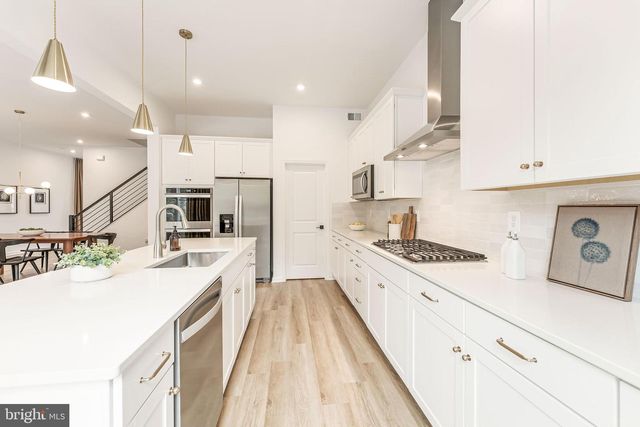 18260 MOSS GARDEN RD, Dumfries, VA 22026