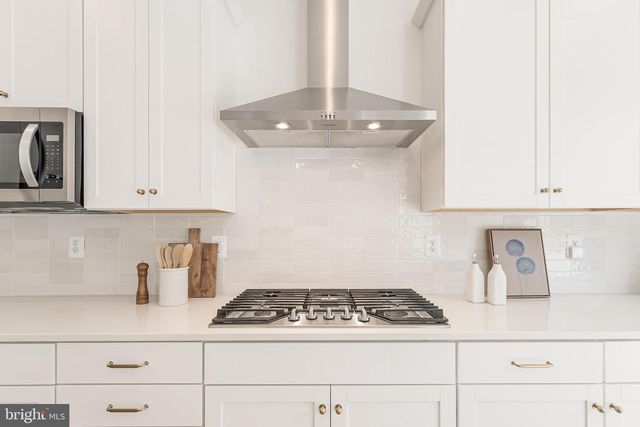 18260 MOSS GARDEN RD, Dumfries, VA 22026