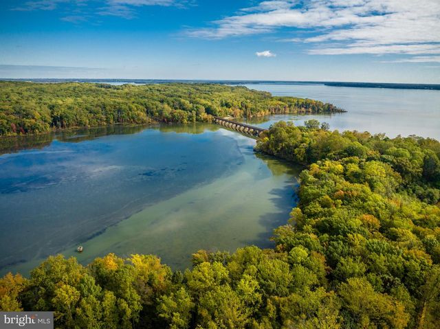 18260 MOSS GARDEN RD, Dumfries, VA 22026