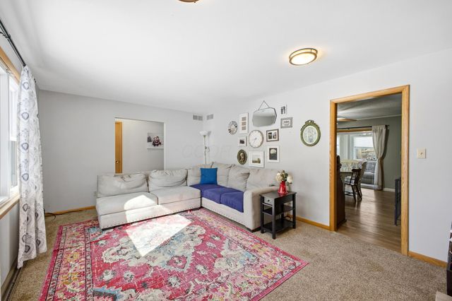 975 Blossom Lane, Zanesville, OH 43701