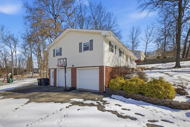 975 Blossom Lane, Zanesville, OH 43701