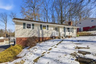 975 Blossom Lane, Zanesville, OH 43701