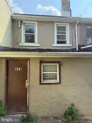 325 E MOORE ST, Norristown, PA 19401