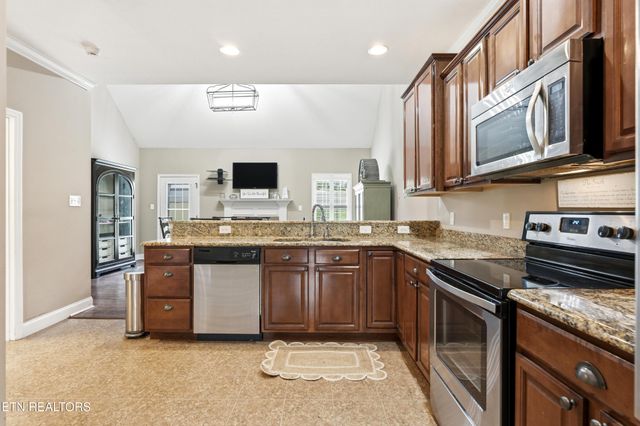 1546 Yarnell Station Blvd, Knoxville, TN 37932