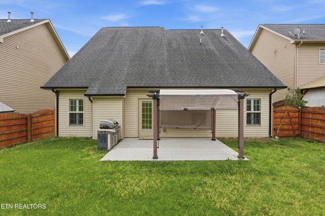 1546 Yarnell Station Blvd, Knoxville, TN 37932