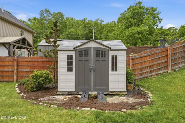1546 Yarnell Station Blvd, Knoxville, TN 37932