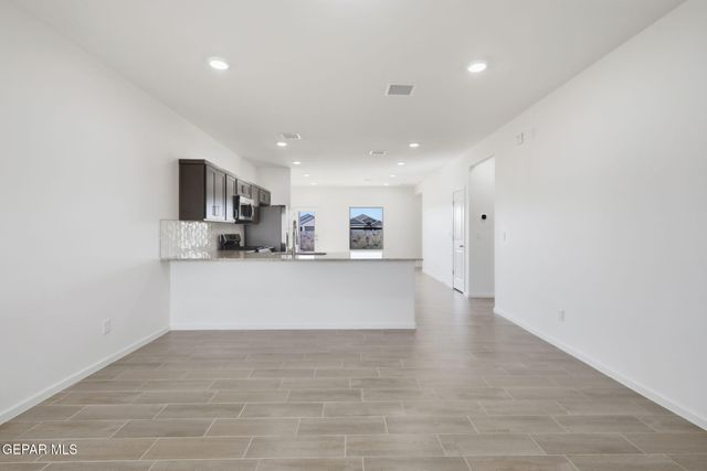 13905 Summer Wave Avenue, El Paso, TX 79928