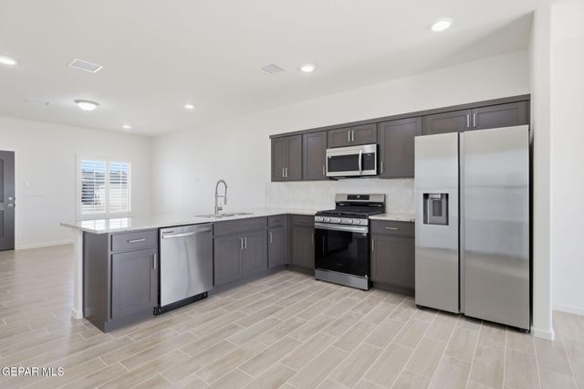 13905 Summer Wave Avenue, El Paso, TX 79928