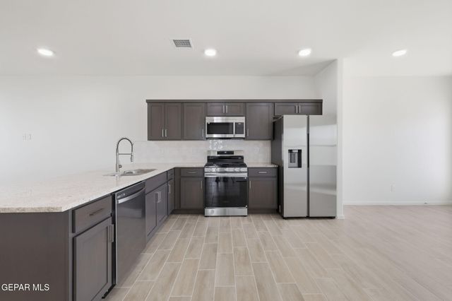 13905 Summer Wave Avenue, El Paso, TX 79928