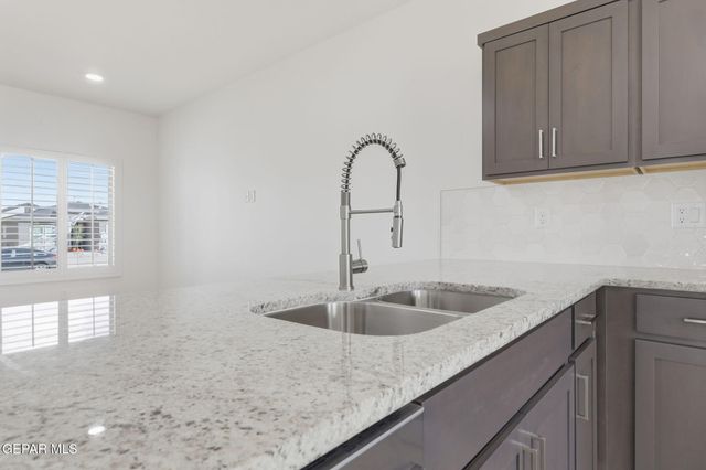 13905 Summer Wave Avenue, El Paso, TX 79928