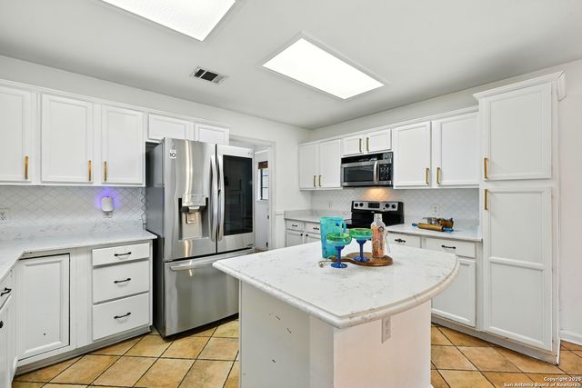 481 Whispering Hlw, Kyle, TX 78640