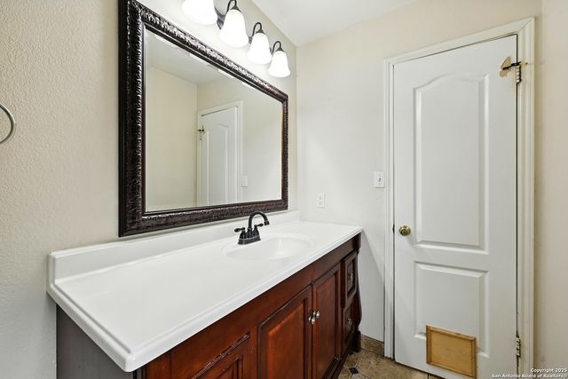 481 Whispering Hlw, Kyle, TX 78640