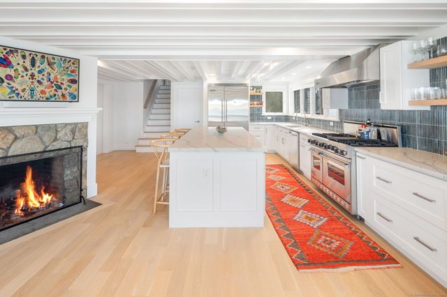 9 Sylvester Court, Norwalk, CT 06855