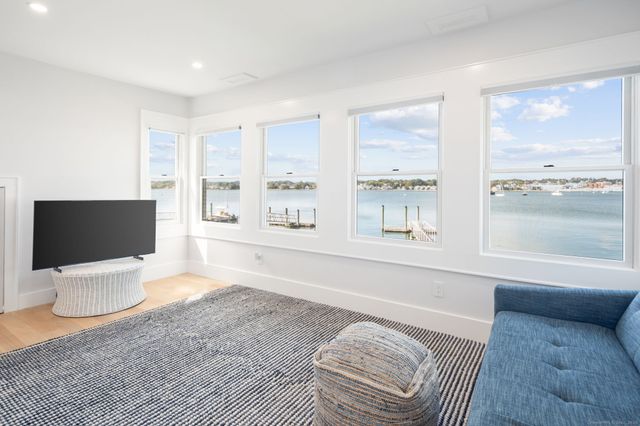 9 Sylvester Court, Norwalk, CT 06855