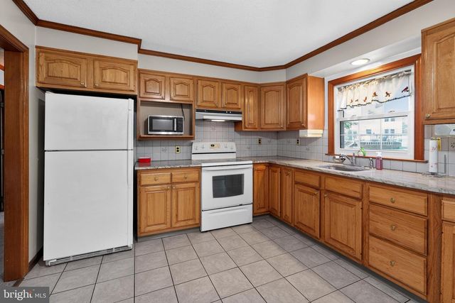 136 KINGSTON DR, Bear, DE 19701